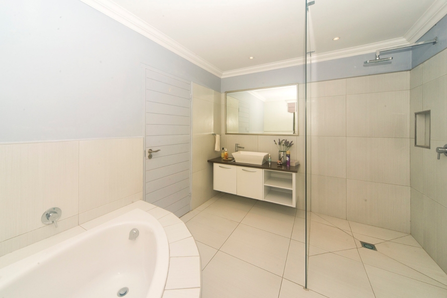 5 Bedroom Property for Sale in The Heads Western Cape
